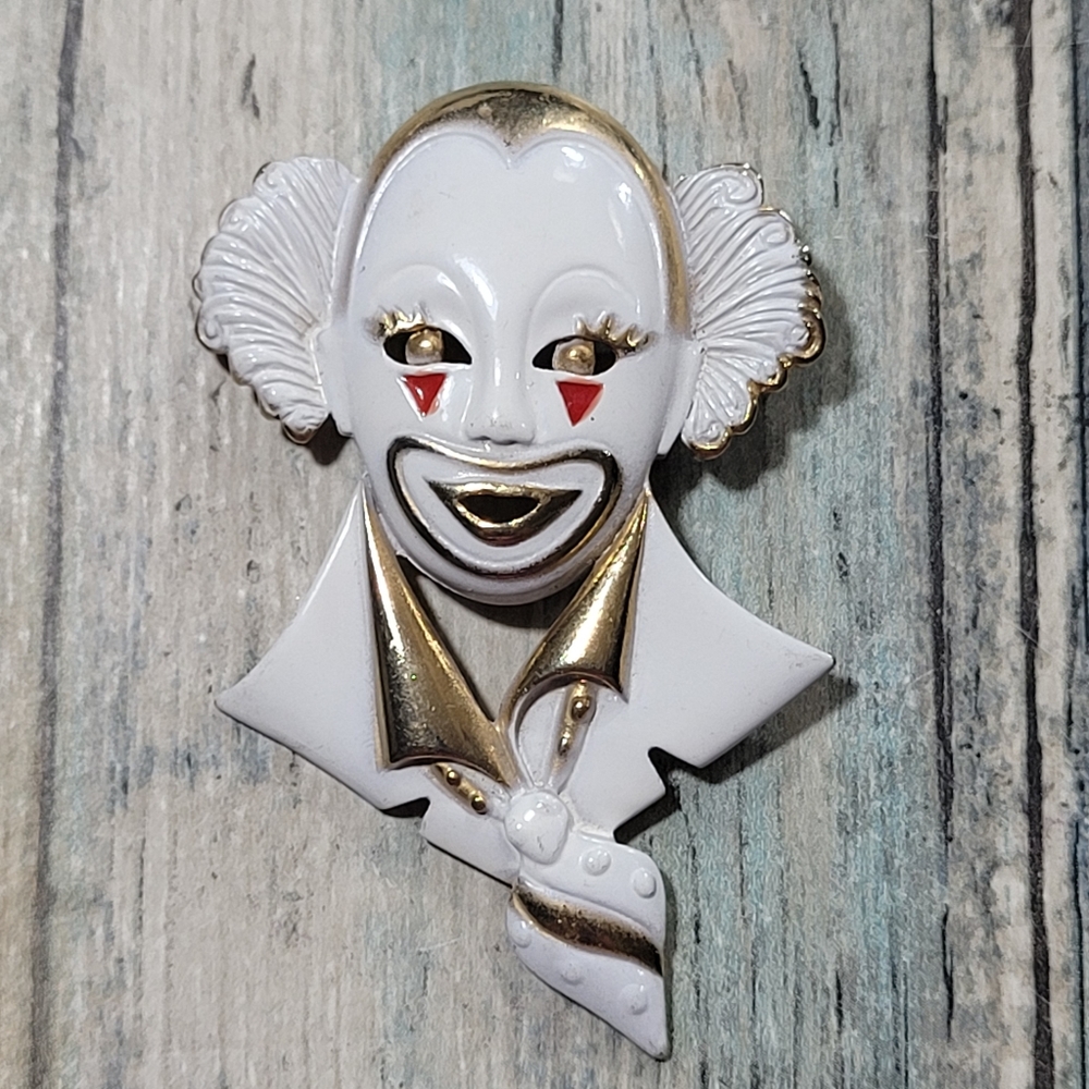 Vintage Clown Bust Brooch.
